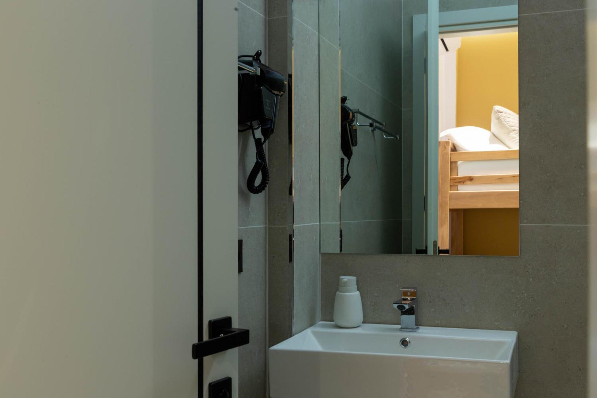 Amau Beach Rooms Durres Bagian luar foto